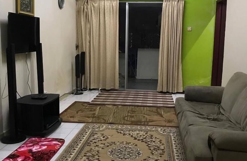 Pekeliling Apartment | Zaiha Holiday House - Suite for 10 guests