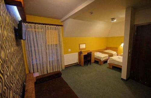Ustrzyki Gorne Hotel | Zajazd Pod Caryńską