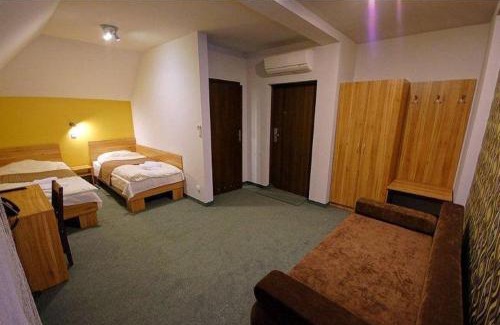 Ustrzyki Gorne Hotel | Zajazd Pod Caryńską