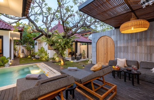 Sanur Villa | Zee Design ~ Lux Pool Villa & Spa ~ 3BDR Close to Beach