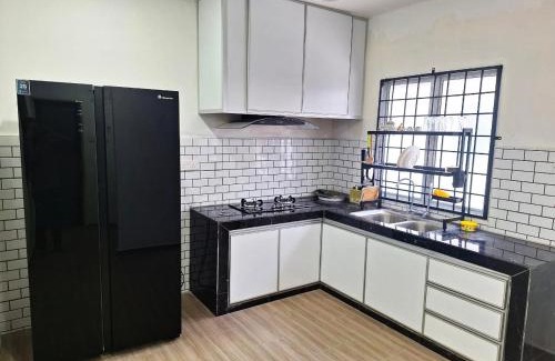Bota Villa | Zehra Villa Seri Iskandar with Private Pool