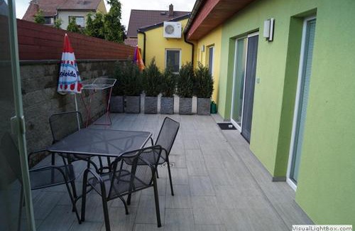 Luzice Apartment | zelený apartmán