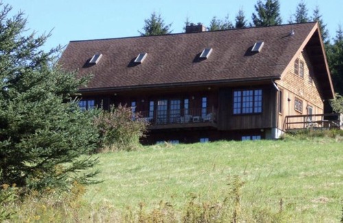 Bloomville House | Zelený Les: house in a secluded 100 acre wood with meadows, pond, and brook
