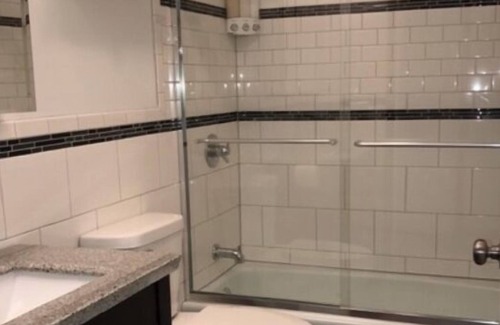 North Liberty House | Zeller Oasis - 15 min to U of I Hospital & Kinnick Stadium