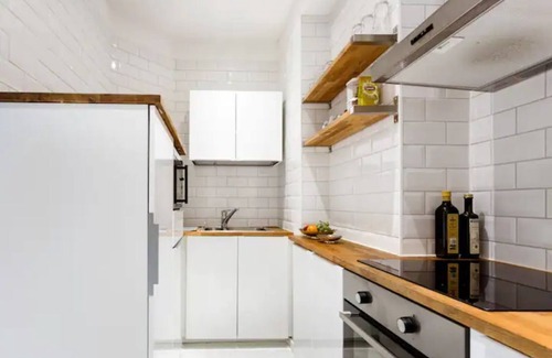 Alppiharju Apartment | Zen Apt with Garden in Trendy Kallio Neighborhood