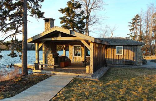 Digby County Apartment | Zen Lakeside Getaway Nova Scotia - Dockside Den