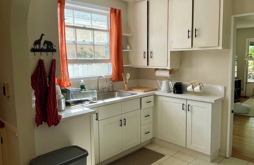 North Central House | Zen Modern 2QueenBed/1Ba Home w/Fiber Internet + Dedicated Workspace + Patio