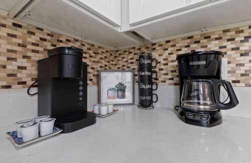 Spring Valley House | Zen- newly remodeled in the HEART of Las Vegas