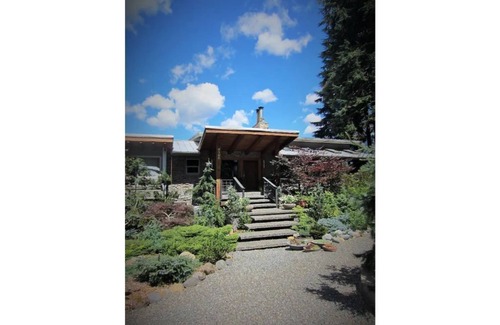 Deming House | ZEN Oasis On the River ~ Gateway to Mt. Baker Ski