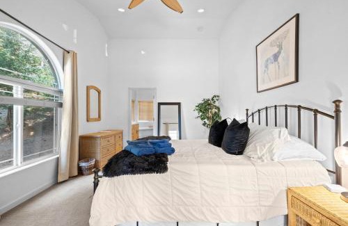 Groveland House | Zen Whisper in the Woods