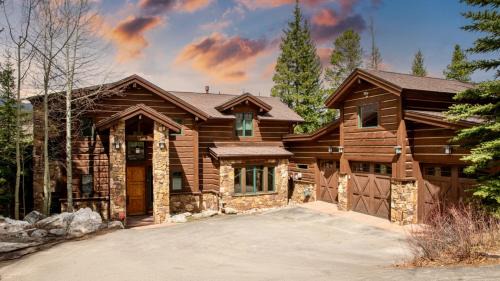 The Highlands House | Zendo by AvantStay Serene Mountain Abode w Hot Tub Views