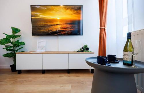 Rzeszow Apartment | Zenith Suite Residence- City Centre, Free Parking by StayNest