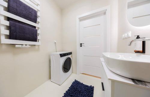 Rzeszow Apartment | Zenith Suite Residence- City Centre, Free Parking by StayNest
