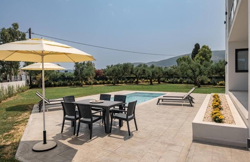 Zakynthos Villa | Zenith White Elegant Villas 1: Space and Luxury for Your Vacation