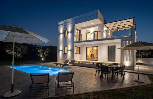 Zakynthos Villa | Zenith White Elegant Villas 2: Space and Luxury for Your Vacation