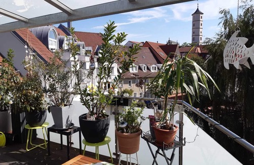 Schweinfurt Apartment | Zentral gelegene FeWo (55qm) mit Terrasse & Blick über Schweinfurt