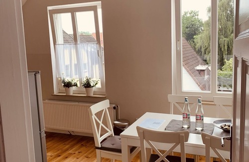Haarenesch Apartment | Zentrale Altbauwohnung 3 Schlafzimmer mit Balkon