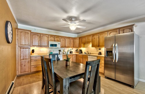 Zephyr Cove House | Zephyr Cove 2 bedroom peek a boo view home for Tahoe Adventures
