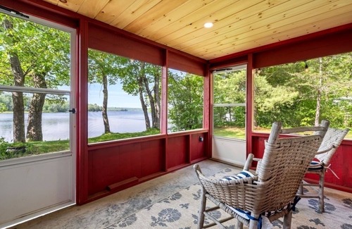 Canaan House | Zeus's Landing at Cottages of Maine Gradual beachfront, King Beds, Dog Friendly