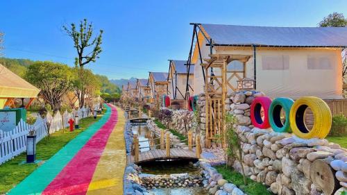 Zhangjiajie Resort | Zhangjiajie Cliff Flower RV Tent Hotel