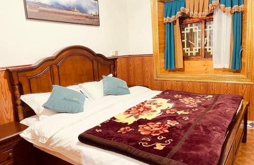 Garze House | Zhuji Inn
