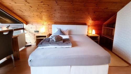 Rotensol House | Zi07 Doppelzimmer Schönblick mit Balkon