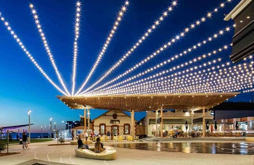 Henley Beach South Apartment | Zig Zag on Henley ~ Walk to the BEACH ~ Restuarants/cafes ~ Unlimited Wifi