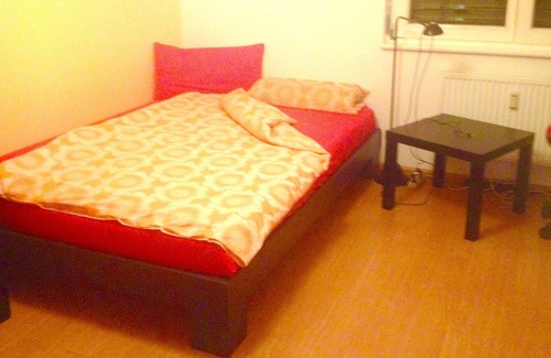 Loerrach Apartment | Zimmer 1, 15qm, max 3 Erw+2 Kind