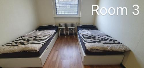 Leverkusen Apartment | Zimmer 3 von 3 mit Gemeinschaftsbad-Küche, 30min Köln Messe Bahnhof, 5min Leverkusen Bahnhof Zentrum
