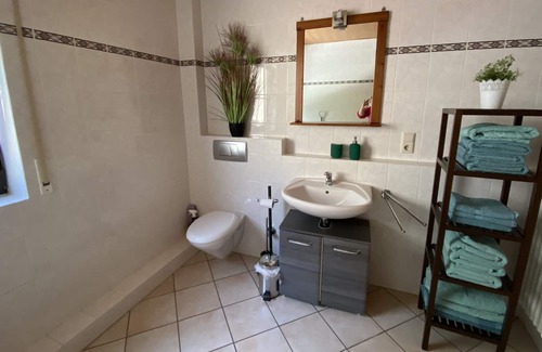 Kurrenberg Apartment | Zimmer mit Aussicht - Balkonzimmer Nähe Bad Breisig