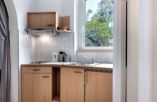 Kreuzlingen Apartment | 'Zimmer Mit Kochnische Rosenbaum' with Shared Garden and Wi-Fi