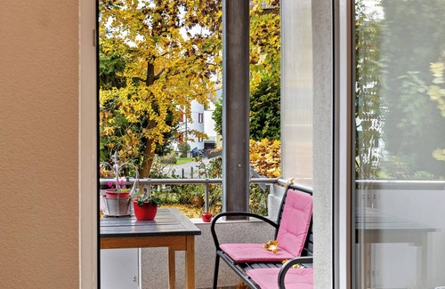 Kreuzlingen Apartment | 'Zimmer Mit Kochnische Rosenbaum' with Shared Garden and Wi-Fi