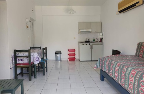 Agii Apostoli Apartment | Zinovia One-Bedroom Apartment with Balcony