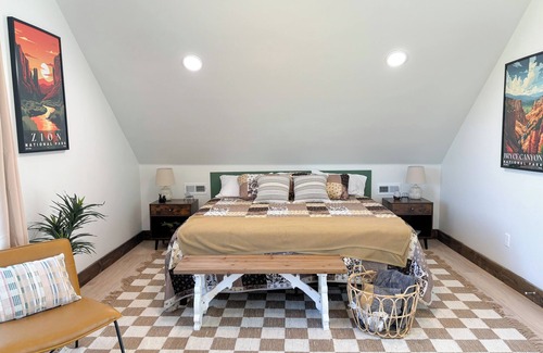 Hatch House | Zion & Bryce Escape: Scenic Views, Hammocks, BBQ, EV charger, Starry Nights