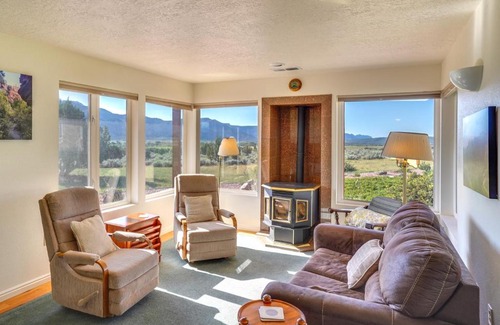 New Harmony House | Zion Mountain Guest House with Canyon Vistas!
