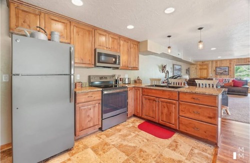 New Harmony House | Zion Nat'l Park/Cedar City/Bryce/Brianhead-NEW!