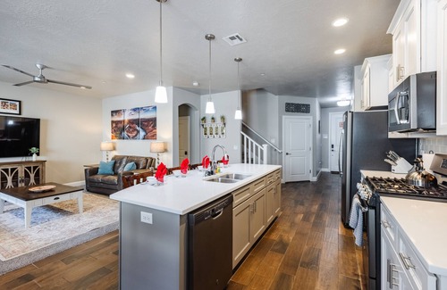 Hurricane House | Zion Village Resort 415 | Private Hot Tub, Ping Pong Table, and Community Pool access