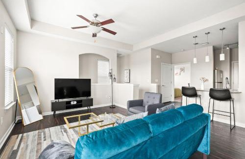 Zionsville Apartment | Ziva Luxe 2BR 2BA Near DT Indy