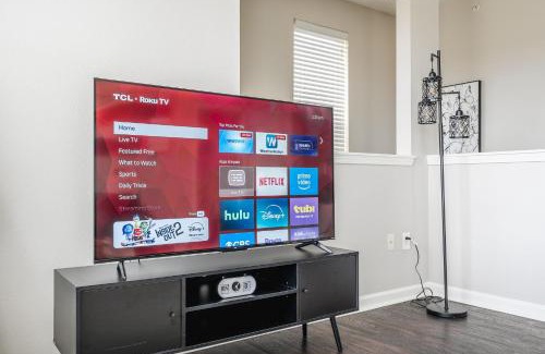 Zionsville Apartment | Ziva Luxe 2BR 2BA Near DT Indy