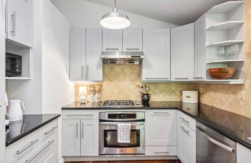 Kenwood House | Zoë Creekside-Tranquil Redwoods-20 wineries 3 mi