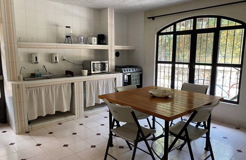 Cuernavaca House | ZONA EXCLUSIVA Y COMODA. SEGURA, AMPLIA Y DIVERTIDA.nPARA FAMILIA Y AMIGOS.