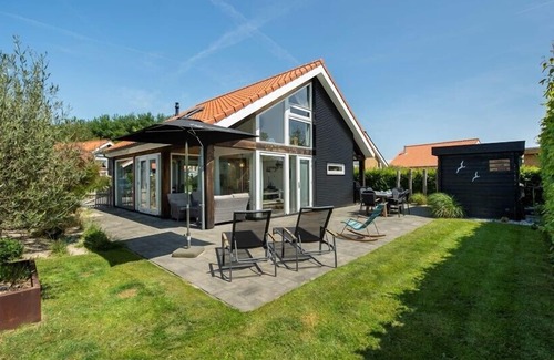 Renesse Villa | Zonnedorp 6 holiday villa with modern atmospheric decor
