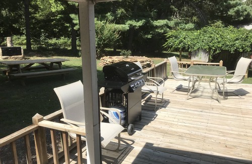 Asheboro House | Zoo House just minutes to Zoo, Pottery, walking distance to Zoo City Sportsplex