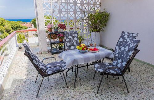 Nea Makri Apartment | Zoumperi Nea Makri 4-5 guest apt big balconies 5 min to beach