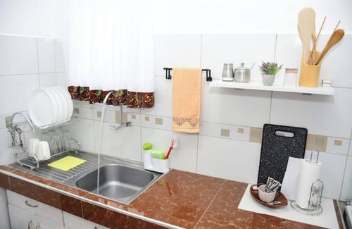 Mbotela House | Zoya - 1 Bed/rm, Twin Single Beds near JKI Airport