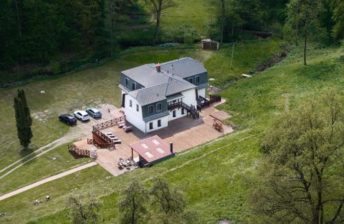 Chvalkovice Villa | ZTRACENÝ MLÝN
