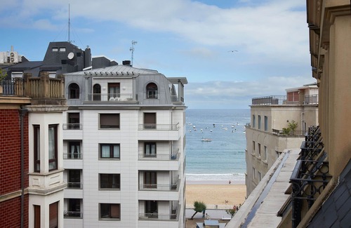 San Sebastian Centro Apartment | Zubieta Playa 3 by FeelFree Rentals