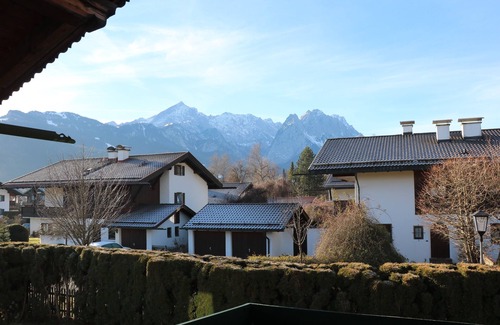 Garmisch-Partenkirchen Apartment | Zugspitze - noble holiday flat with space for the whole family