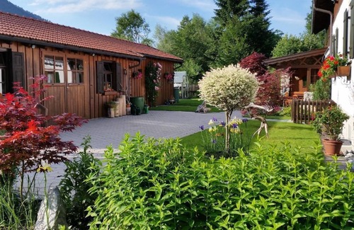 Oberau Apartment | Zugspitze holiday flat with south-facing balcony