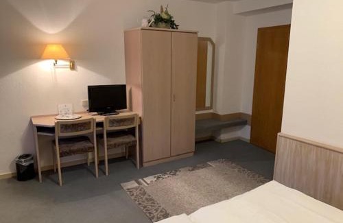 Neckartenzlingen House | Zum Flößer